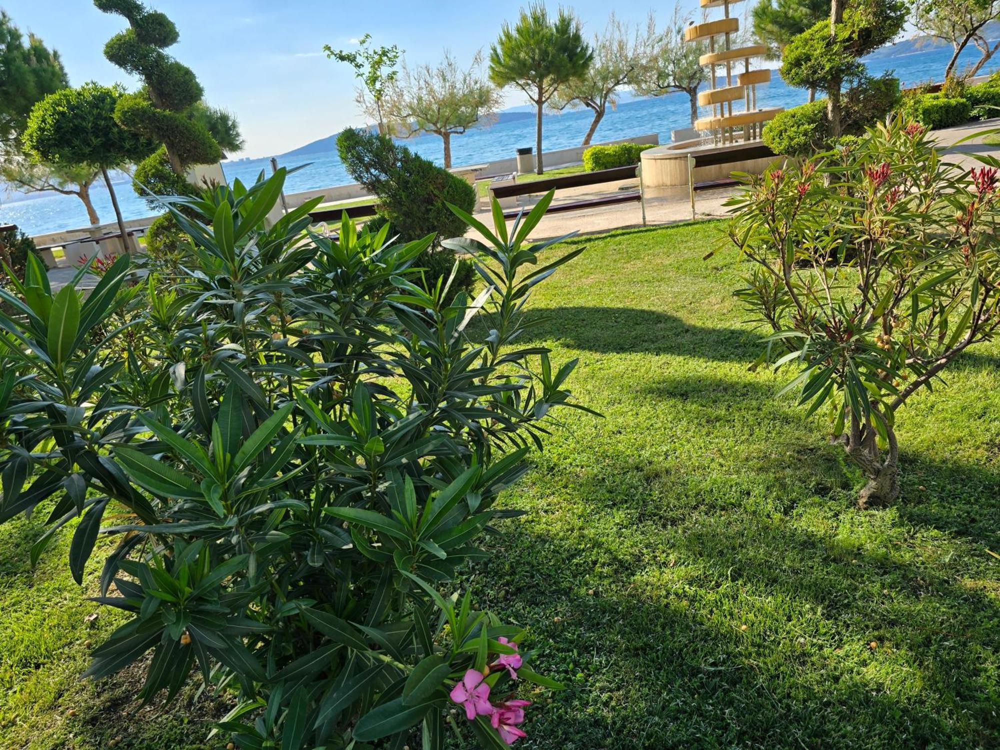 Apartment Blanca With Jacuzzi,Terase And Private Parking Kaštela Exterior foto