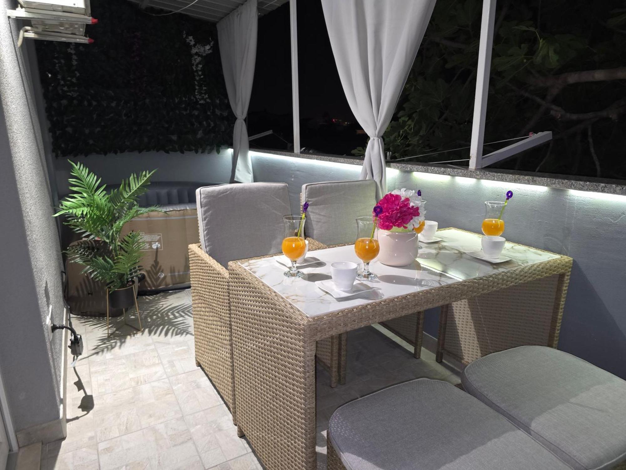 Apartment Blanca With Jacuzzi,Terase And Private Parking Kaštela Exterior foto