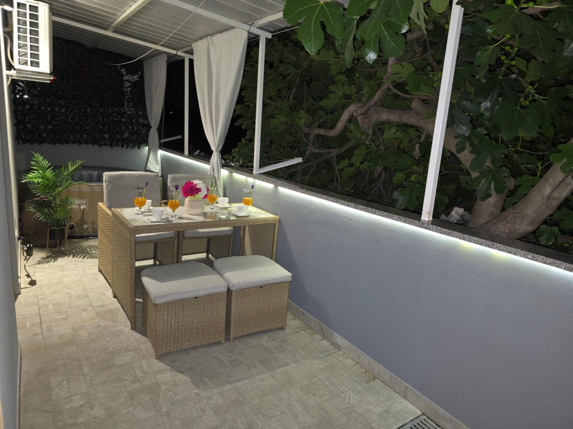 Apartment Blanca With Jacuzzi,Terase And Private Parking Kaštela Exterior foto