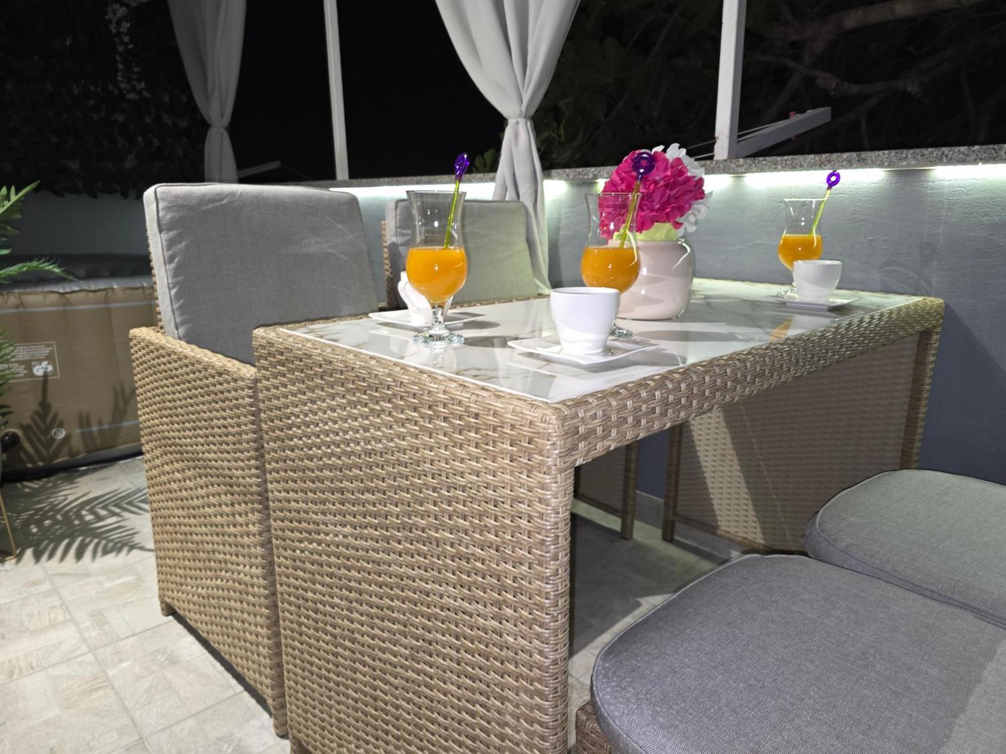 Apartment Blanca With Jacuzzi,Terase And Private Parking Kaštela Exterior foto