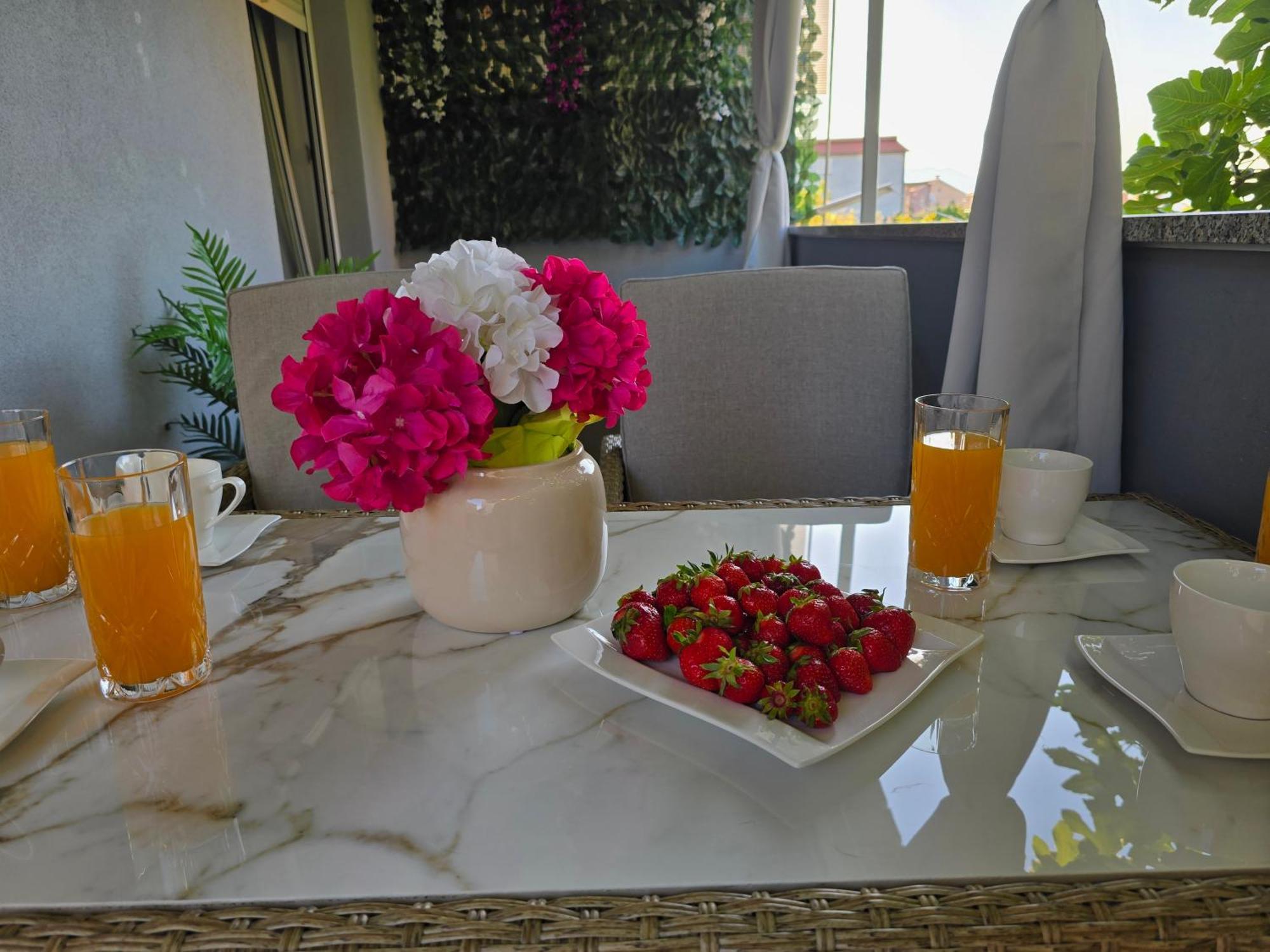 Apartment Blanca With Jacuzzi,Terase And Private Parking Kaštela Exterior foto