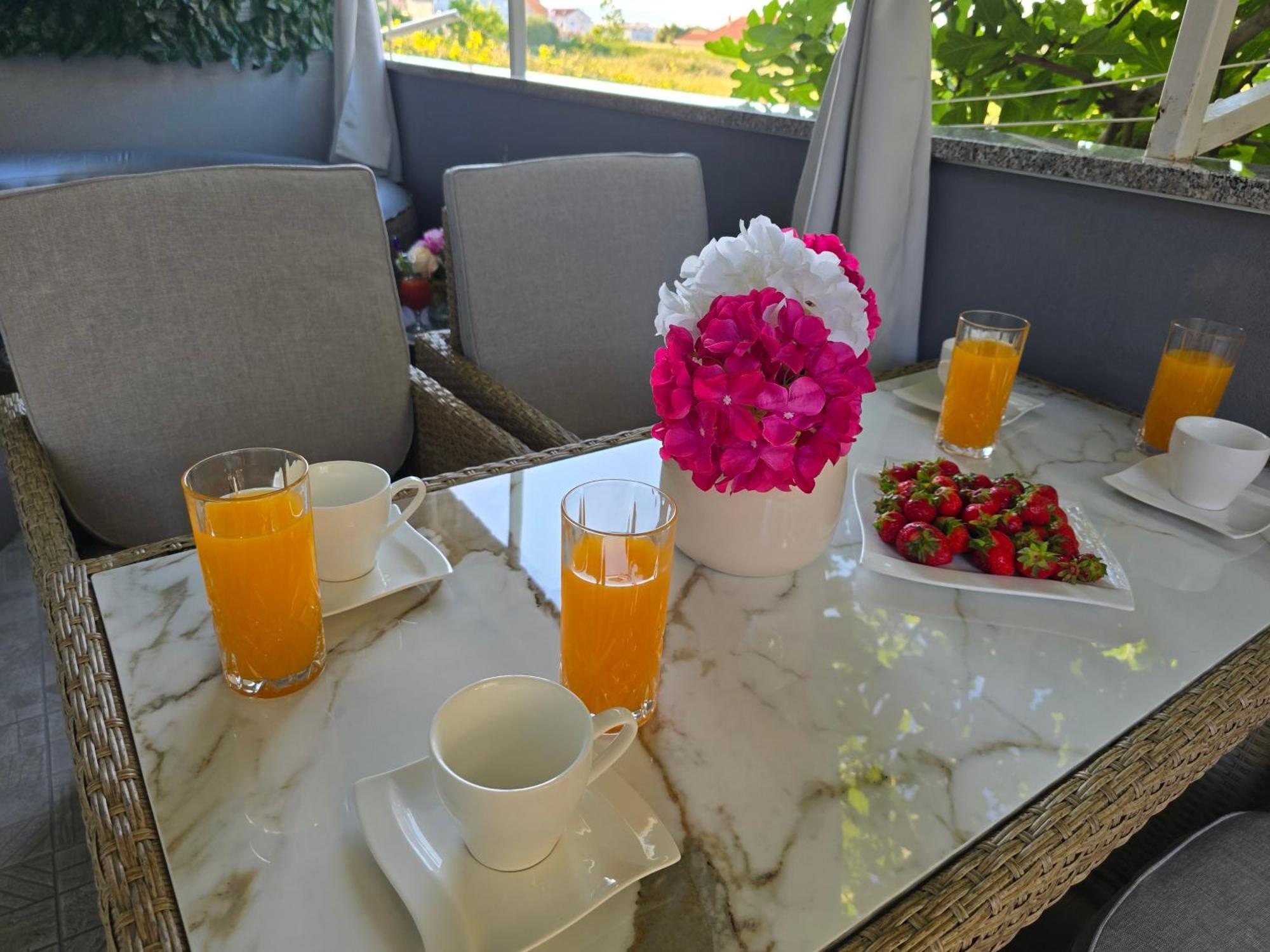 Apartment Blanca With Jacuzzi,Terase And Private Parking Kaštela Exterior foto