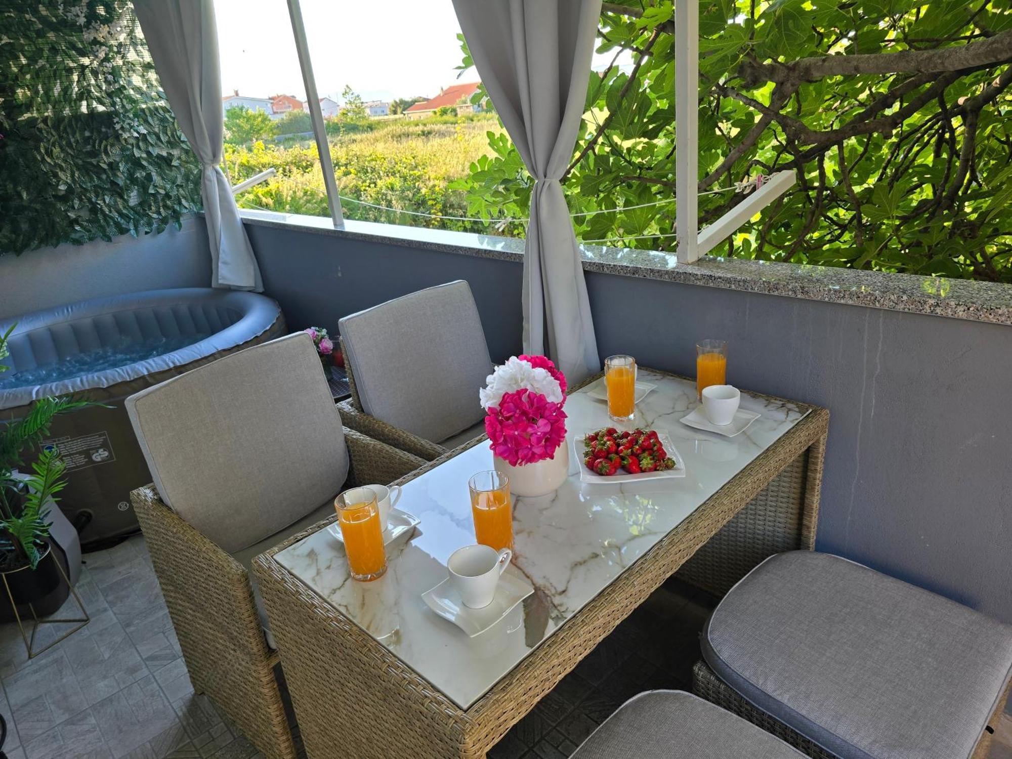 Apartment Blanca With Jacuzzi,Terase And Private Parking Kaštela Exterior foto