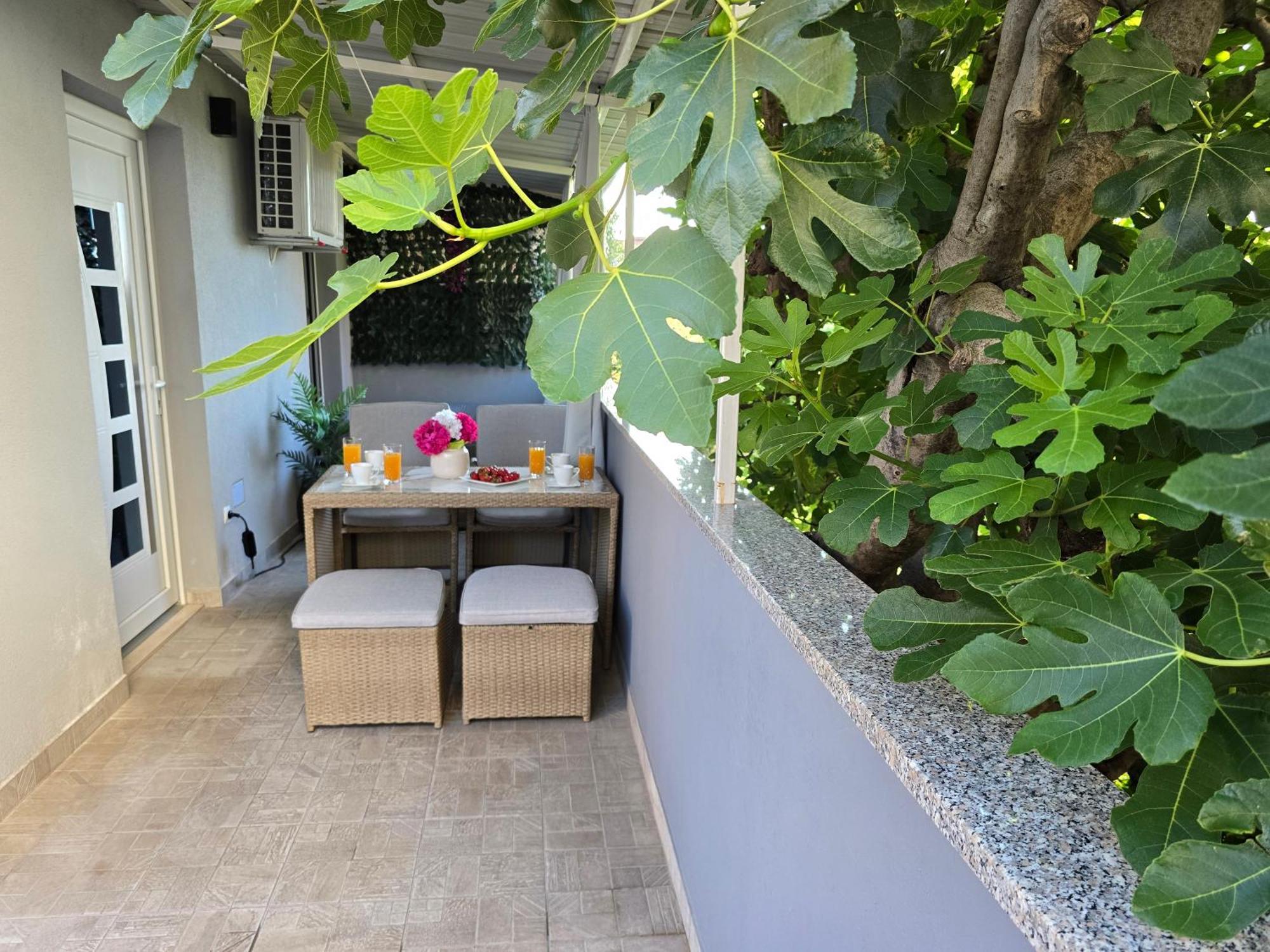 Apartment Blanca With Jacuzzi,Terase And Private Parking Kaštela Exterior foto