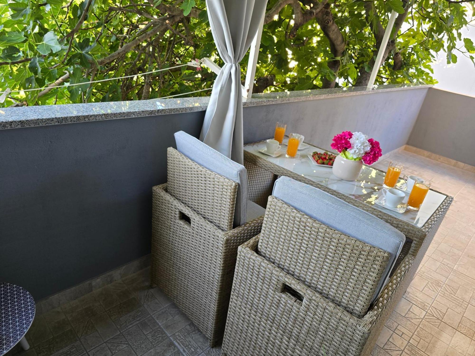 Apartment Blanca With Jacuzzi,Terase And Private Parking Kaštela Exterior foto